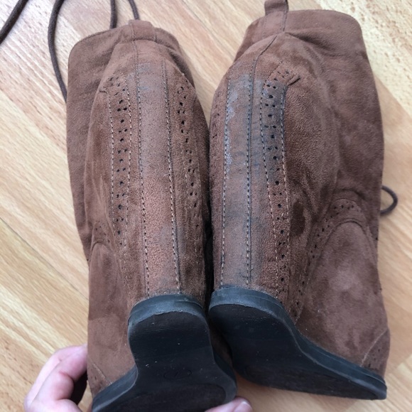 MOSSIMO // wedge booties // suede // hook+tie // camel brown - Picture 3 of 8